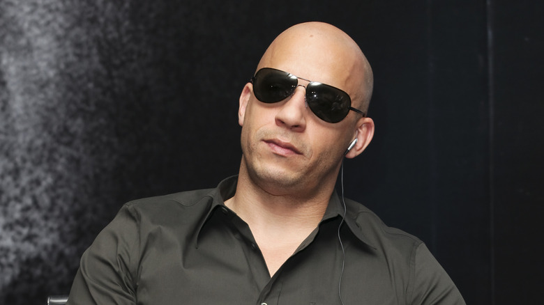 Vin Diesel indossa occhiali da sole