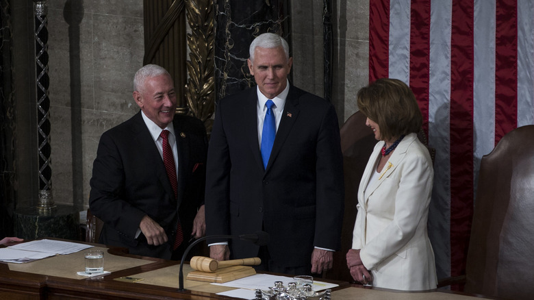 Greg Pence, Mike Pence e Nancy Pelosi parlano