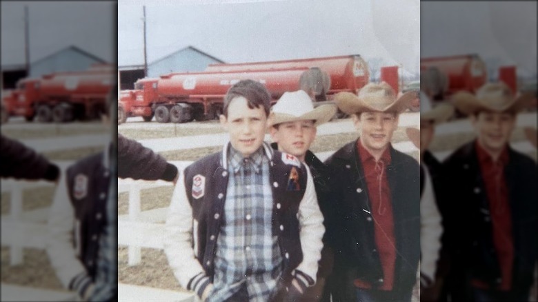 Foto d'infanzia di Mike Pence con i fratelli