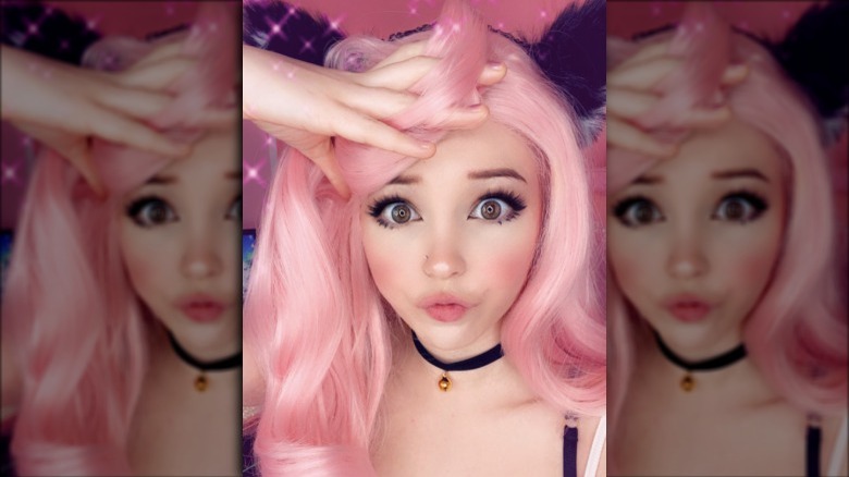 Belle Delphine si fa un selfie