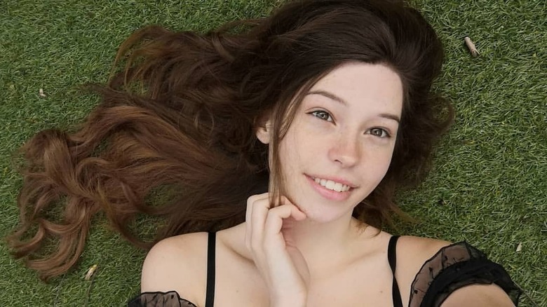 Belle Delphine sorridenti