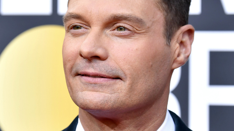 Ryan Seacrest sorride 