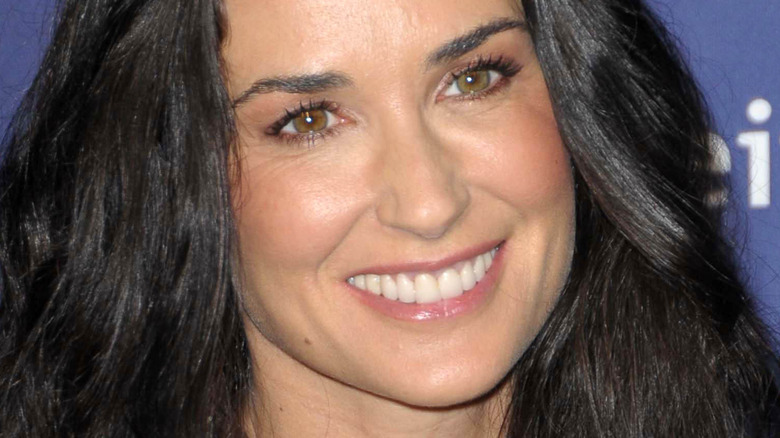 Demi Moore sorride 