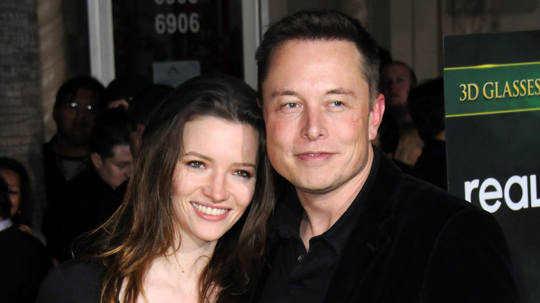Elon Musk sorride con Talulah Riley
