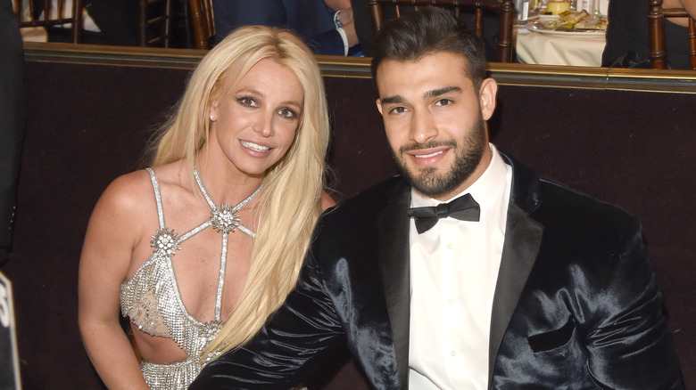 Britney Spears e Sam Asghari sorridenti