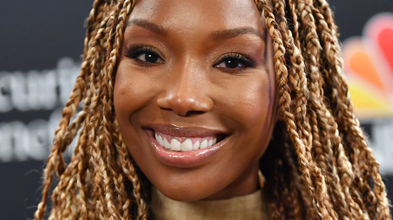 Brandy Norwood sorridente