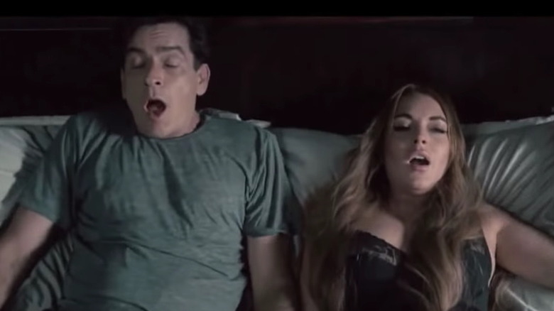 Lindsay Lohan e Charlie Sheen a letto