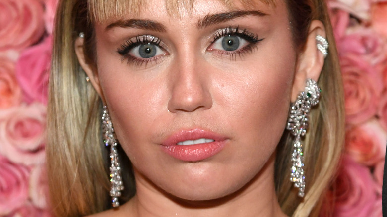 Look da capelli bagnati alla Miley Cyrus