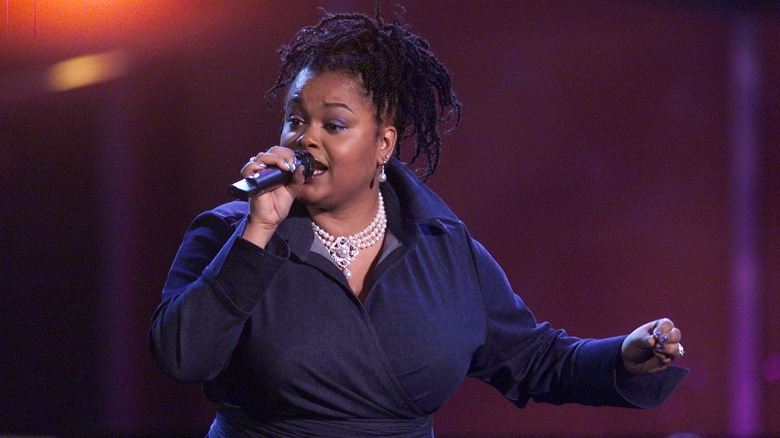 Jill Scott canta