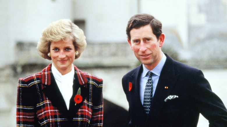 La posa della principessa Diana e del re Carlo 