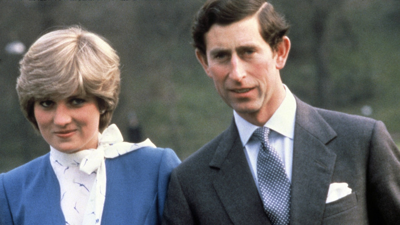 La posa della principessa Diana e del re Carlo 