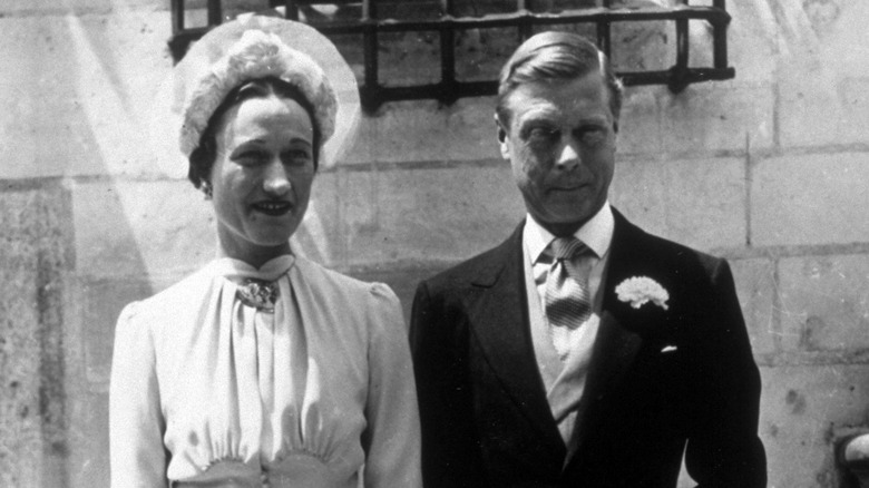 Wallis Simpson e Edoardo VIII a un evento, foto in bianco e nero