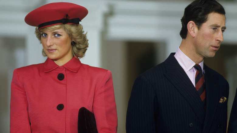 La principessa Diana e il re Carlo in posa 