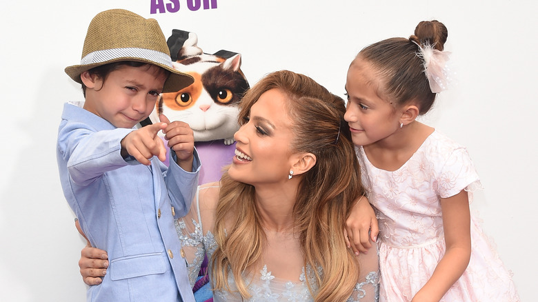 Jennifer Lopez posa con Emme e Max nel 2015
