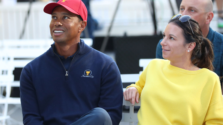 Tiger Woods ed Erica Herman chiacchierano