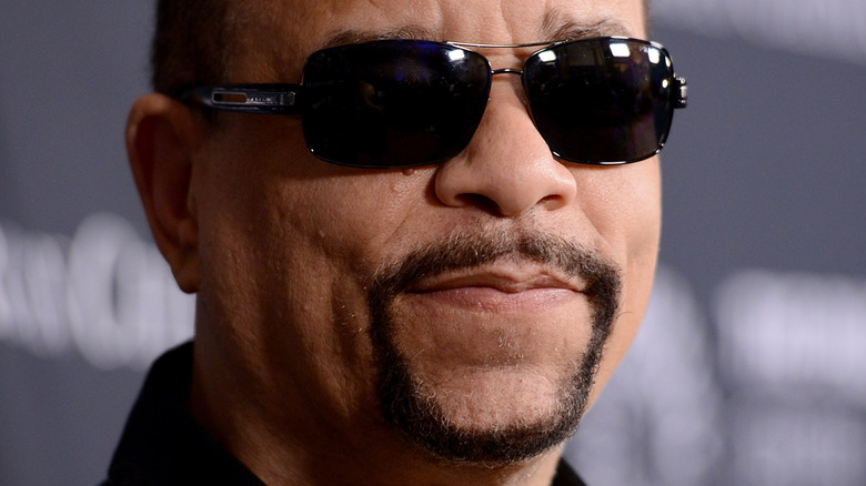 Ice-T con gli occhiali da sole