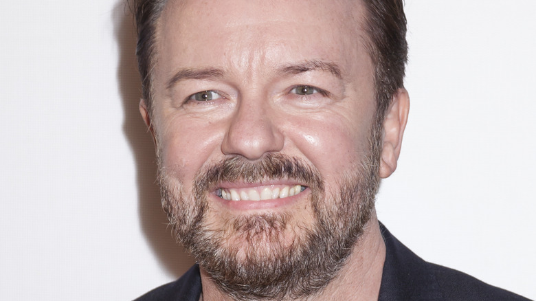 Ricky Gervais sorride 