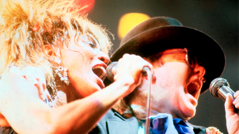 Tina Turner Elton John canta sul palco