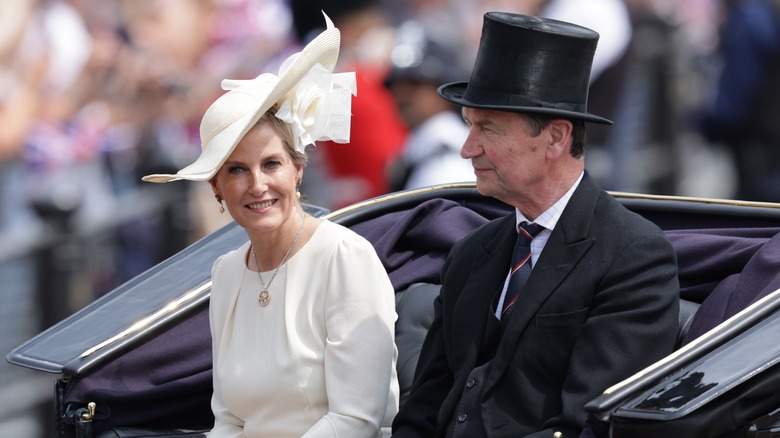 Sophie, duchessa di Edimburgo con cappello UFO