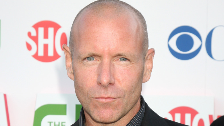 Hugh Dillon in posa per le telecamere