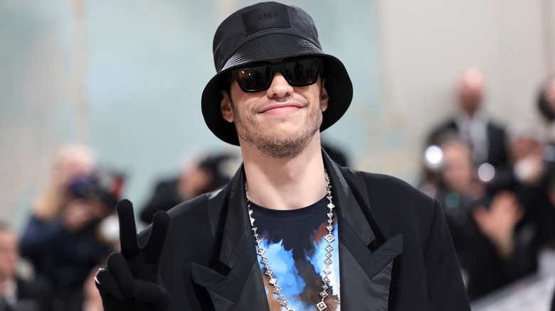 Pete Davidson, sorridente