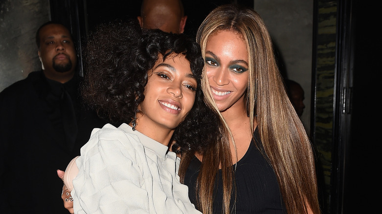 Solange e Beyoncé sorridono