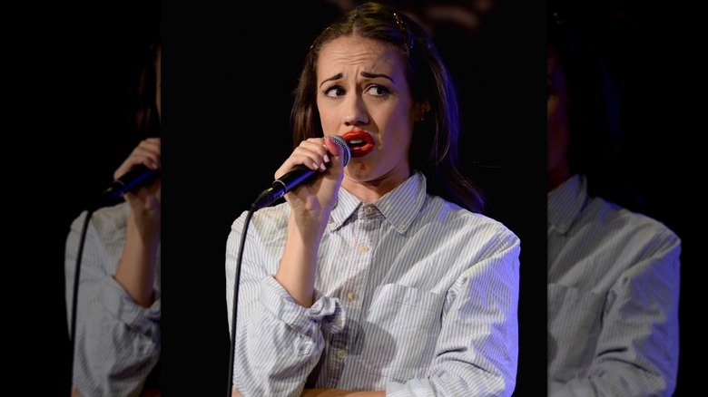 Colleen Ballinger parla sul palco come Miranda Sings