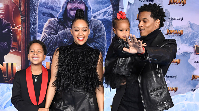 Tia Mowry, Cory Hardrict in posa con i bambini