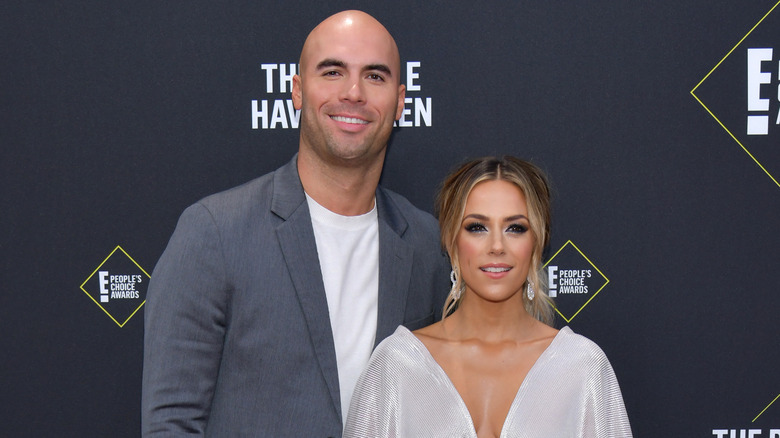 Mike Caussin dietro Jana Kramer