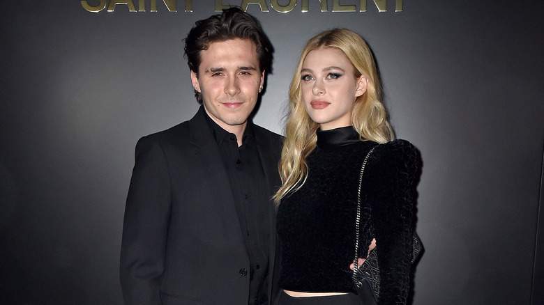 Brooklyn Beckham, in posa con Nicola Peltz