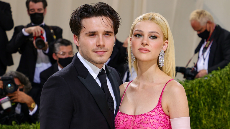 Brooklyn Beckham posa con Nicola Peltz