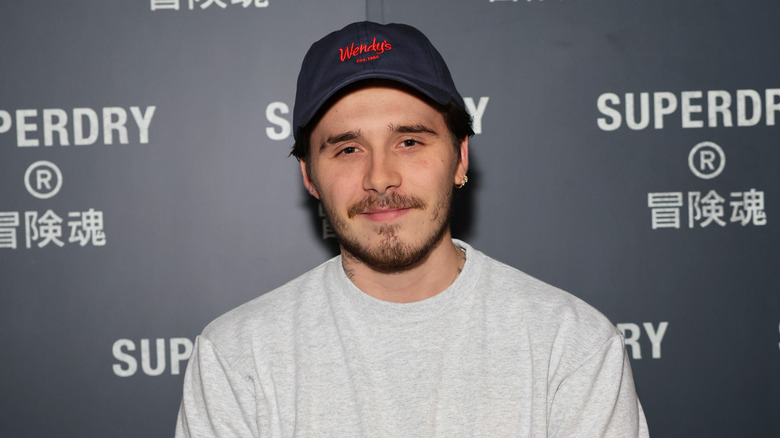 Brooklyn Beckham indossa il cappello di Wendy