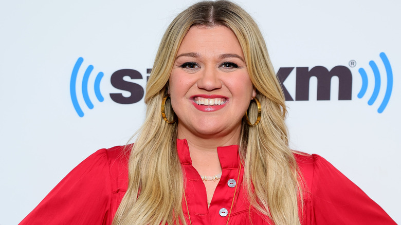 Kelly Clarkson sorridente