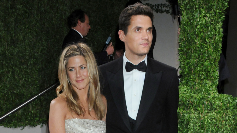 Jennifer Aniston, John Mayer in posa