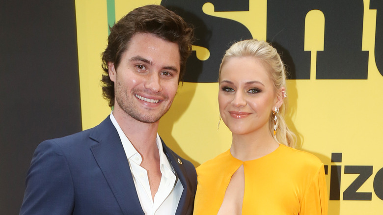 Chase Stokes, Kelsea Ballerini in posa