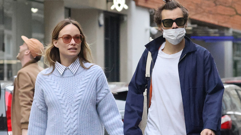 Olivia Wilde, Harry Styles indossa occhiali da sole