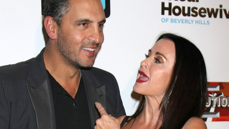 Kyle Richards e Mauricio Umansky sul tappeto rosso