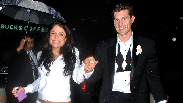 Bethenny Frankel e Jason Hoppy si tengono per mano