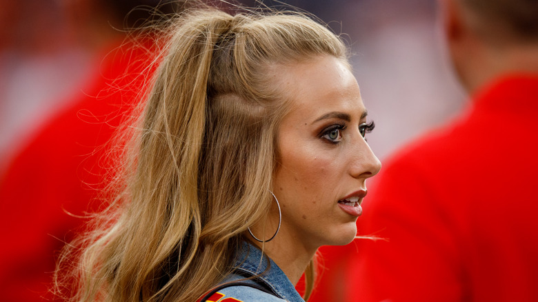 Brittany Mahomes sul campo di calcio