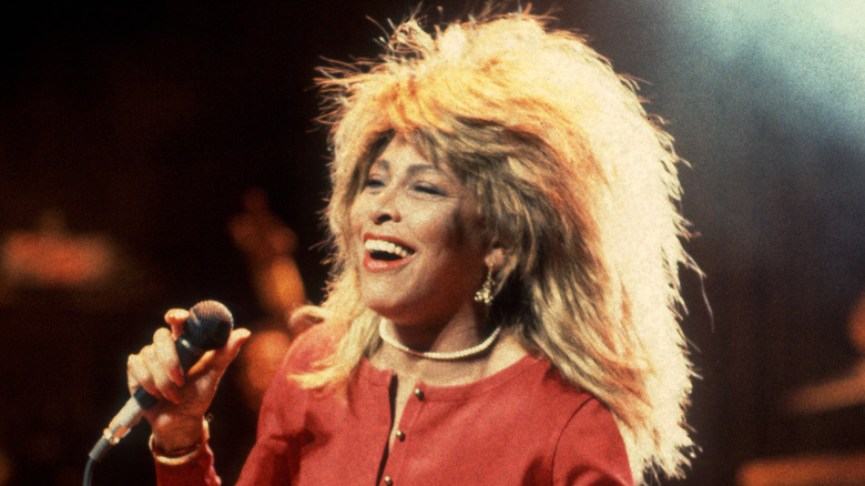 Tina Turner si esibisce sul palco