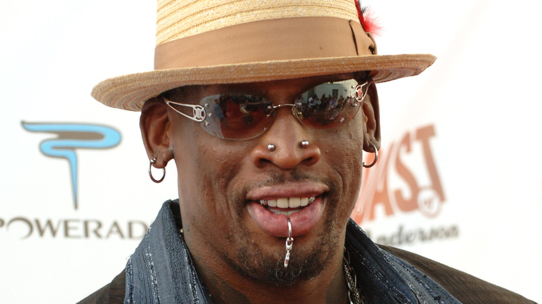 Dennis Rodman posa per una foto