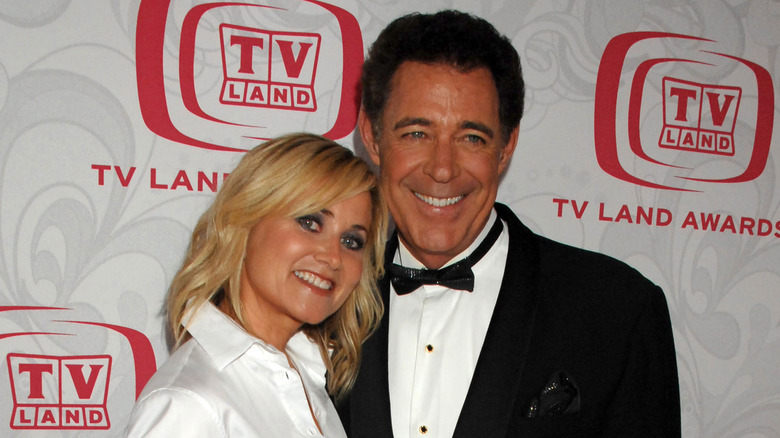 Barry Williams e Maureen McCormick sorridono