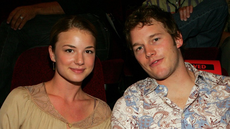 Emily VanCamp e Chris Pratt in posa per una foto