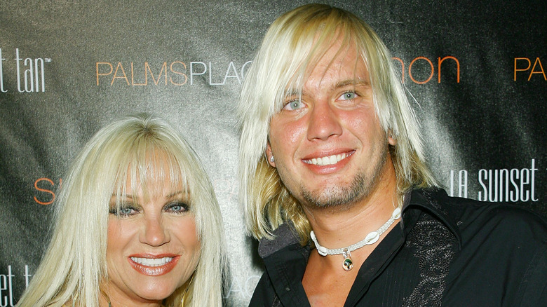 Linda Hogan e Charlie Hill in posa a un evento