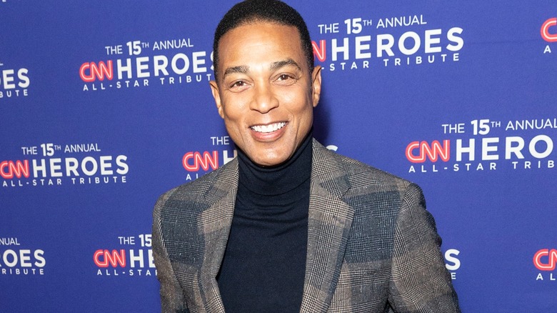 Don Lemon sorride sul tappeto rosso