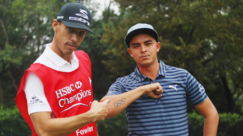 Rickie Fowler mostra il suo tatuaggio