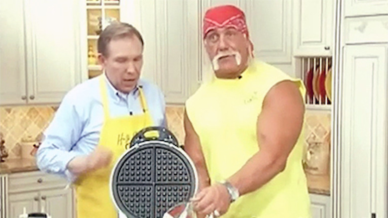 Hulk Hogan sta approvando un utensile da cucina