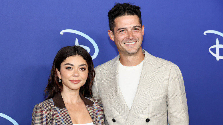 Sarah Hyland e Wells Adams posano insieme