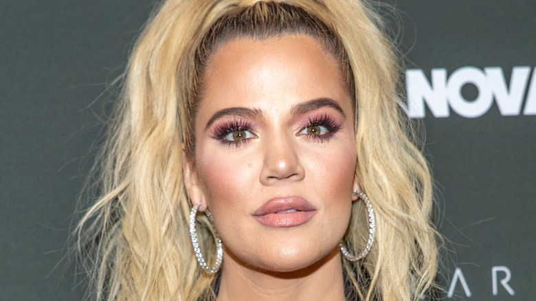 Khloe Kardashian in posa per una foto