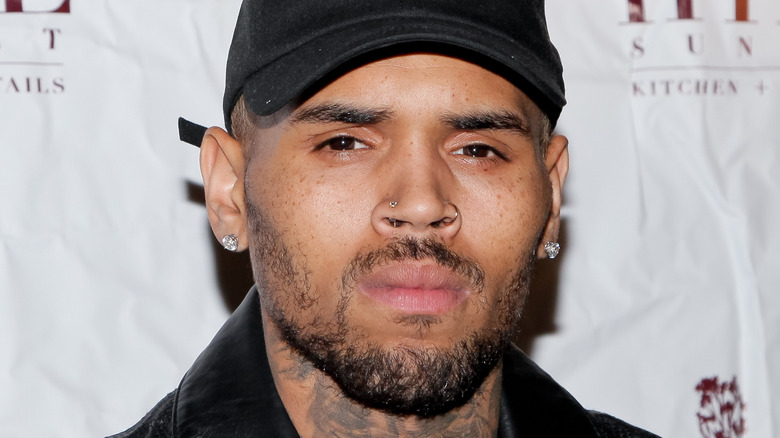 Chris Brown posa per una foto